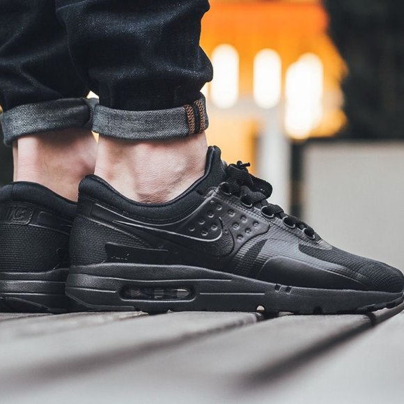 air max zero triple black